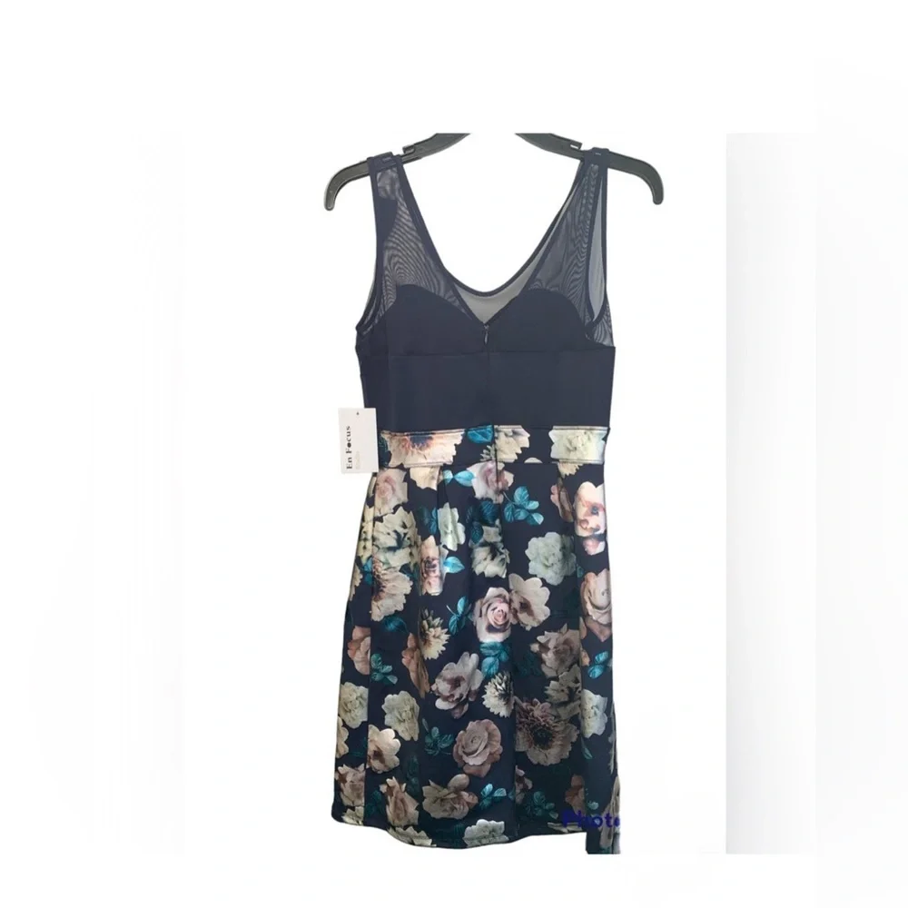 En Focus Navy Floral Dress NWT Size 6